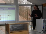 Claus Weigel erläutert die Seiten Claus Weigel erläutert die Seiten